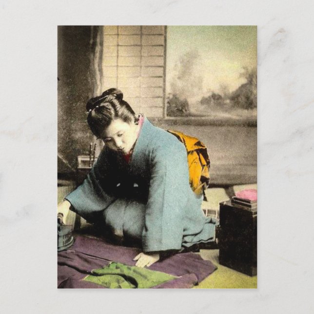 Geisha bereitet Seide Kimono Vintages altes Japan  Postkarte (Vorderseite)