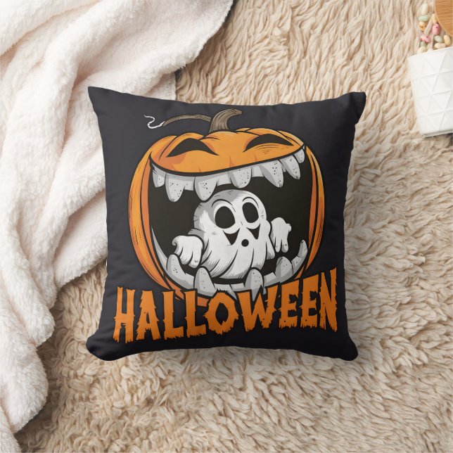 Geist, der aus einem riesigen Halloween-Kürbis her Kissen (Decke)