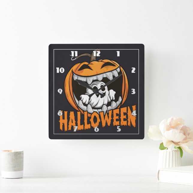 Geist, der aus einem riesigen Halloween-Kürbis her Quadratische Wanduhr (Zuhause)