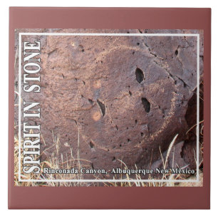 Geist in Stone Fliese