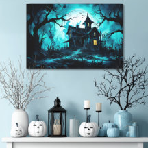 Geisterhaftes Halloween-Haus bei blauem Dämmerlich