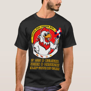 gekochte Hühnerhühner Wing Hot Dog und T-Shirt