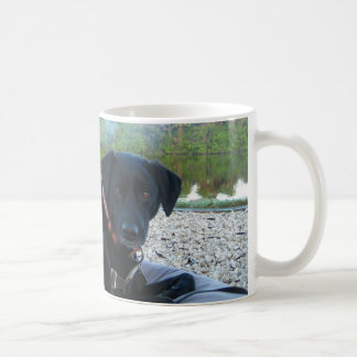 gekräuseltes oben Hündchen Kaffeetasse