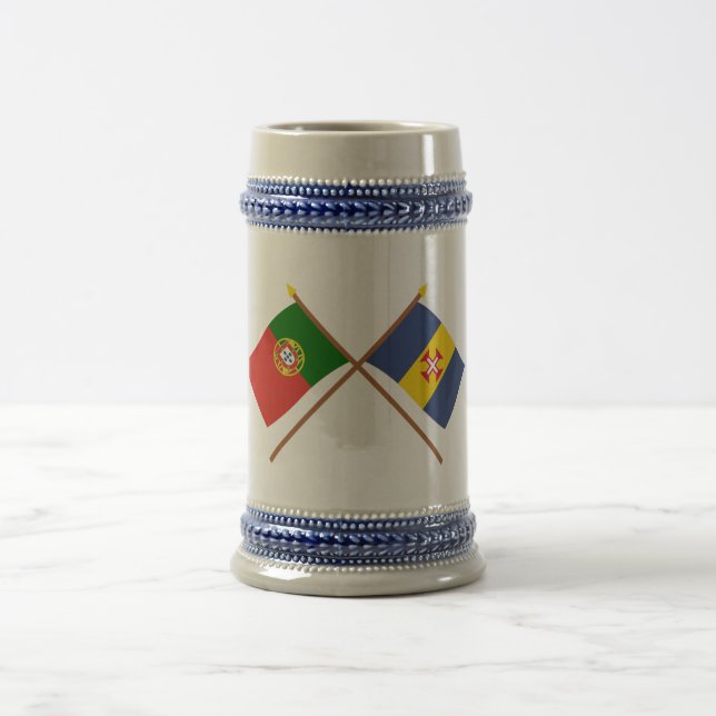Gekreuzte Flaggen von Portugal und von Madeira Bierglas (Mittel)