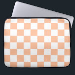 Gekreuzte Quadrate für orange-weiße geometrische F Laptopschutzhülle<br><div class="desc">Die karierten Quadrate pfirsichfarben das orange weiße geometrische Retromuster. Cooles geometrisches rechteckiges Muster in Retro. Vintage Fliesen weiß und pfirsichfarben hellorange modernes Schachbrett.</div>