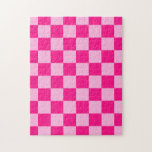 Gekreuzte Quadrate lichtfeuchtes, rosa geometrisch<br><div class="desc">Checkered Quadrate hellrosa geometrisches Retro-Puzzle. Spaß Spiele Geschenk für sie. Cooles geometrisches rechteckiges Muster in Retro. Vintage Kacheln heiß rosa modernes Schachbrett.</div>