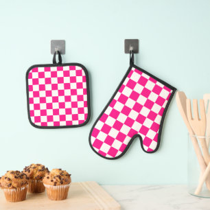 Gekreuzte Quadrate mit weißem, rosa Retro Ofenhandschuh & Topflappen-Set