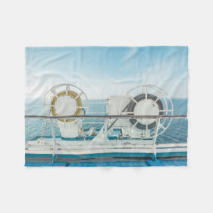 Geländer eines Kreuzschiffs Fleecedecke