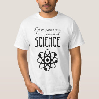 Gelassen uns während eines Momentes des T-Shirt