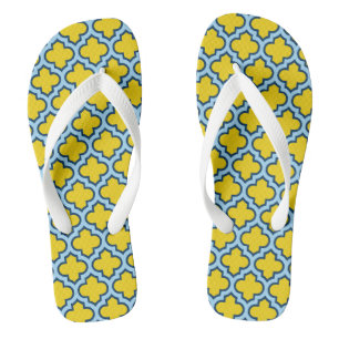 Gelb und Baby Blue Trellis, Gitter, Quatrefolie Flip Flops