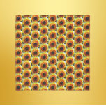 Gelb und Bronze-Sonnenblumenmuster Schal<br><div class="desc">Mit diesem quadratischen Schal aus Chiffonschal,  der das Foto einer großen,  gelben und bronzefarbenen Sonnenblumenblüte zeigt und in einem sich wiederholenden Muster gedruckt wird,  können Sie Ihren Kleiderschrank in Szene setzen. Ein schönes,  blumengeschmücktes Design! Wählen Sie Ihre Schals-Größe aus.</div>