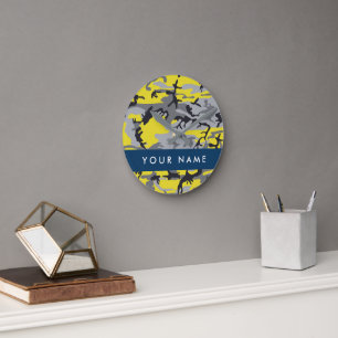 Gelb und Grau Camouflage Ihr Name personalisieren Runde Wanduhr
