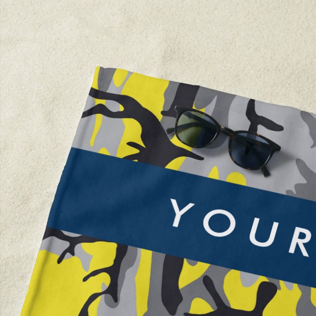 Gelb und Grau Camouflage Ihr Name personalisieren Strandtuch (Beispiel)