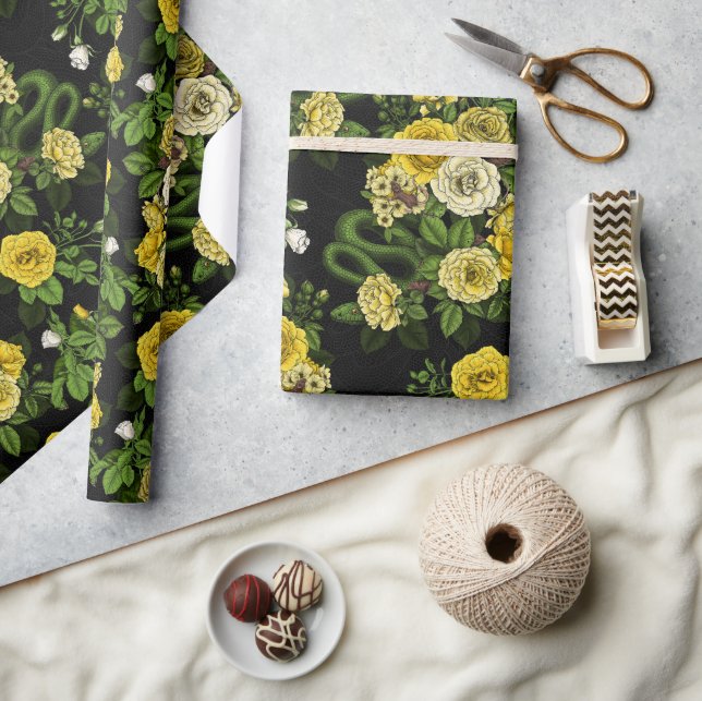 Gelb und grün versteckt in den Rose Geschenkpapier (Basteln)