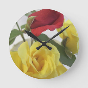Gelb und Rote Rosen Runde Wanduhr