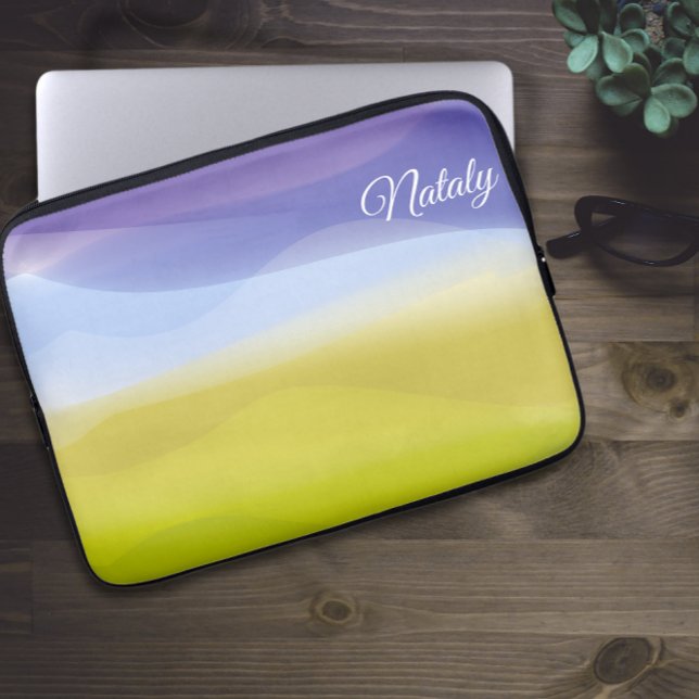 Gelbblau minimalistisch mit dem Namen Electronics  Laptopschutzhülle (Von Creator hochgeladen)