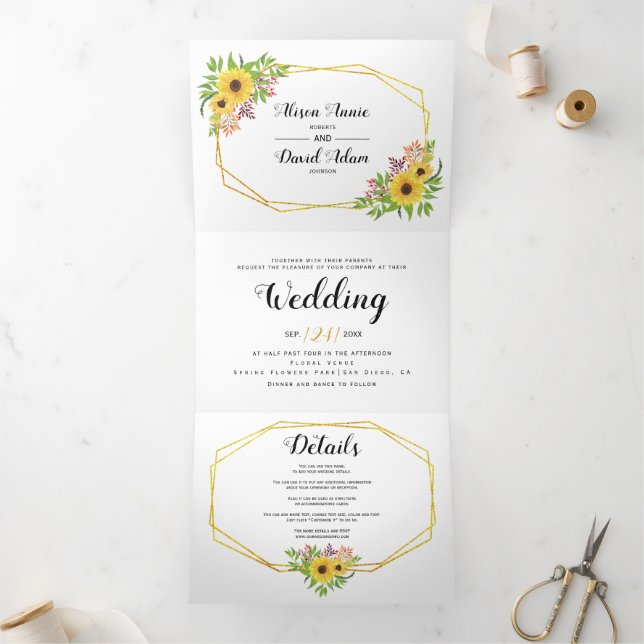 Gelbe Aquarellblumen, Hochzeit mit Typografie Dreifach Gefaltete Einladung (Innenseite)