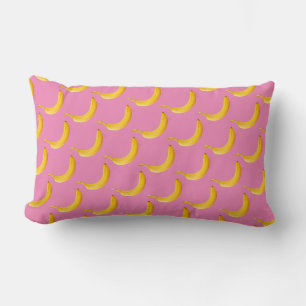 Gelbe Bananen in Rosa Lendenkissen