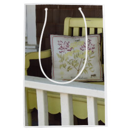 Gelbe Bank und Kissen - Martha's Vineyard Mittlere Geschenktüte