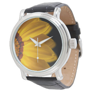 Gelbe Blume auf schwarzem Hintergrund Armbanduhr