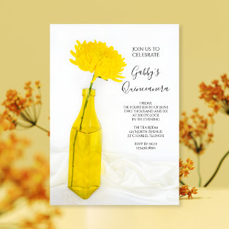 Gelbe Blume aus weißem Quinceanera-Party Einladung