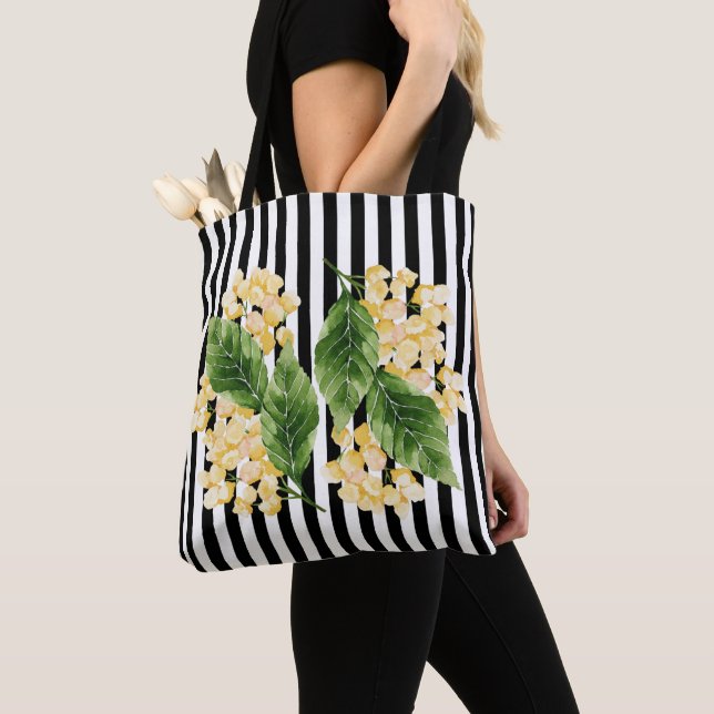 Gelbe Blumen auf schwarz-weißen Streifen Tasche (Von Nahem)