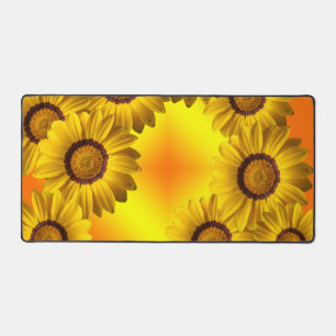 Gelbe Blumen im Sonnenlicht Schreibtischunterlage