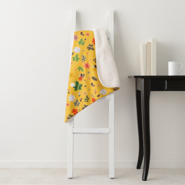 Gelbe Blumen und weiße Rosen 10 Sherpadecke (Beispiel)