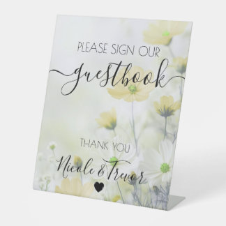 Gelbe Blumen unterschreiben unser Hochzeitsgästebu Sockelschild