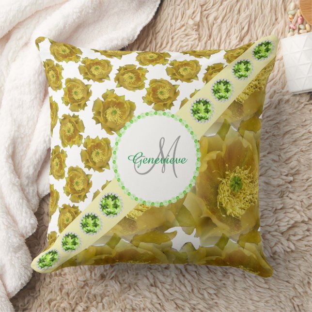 Gelbe Blüten, Monogramm, grüne Edelsteine und Perl Kissen (Decke)