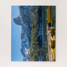 Gelbe Boote Blaue Berge