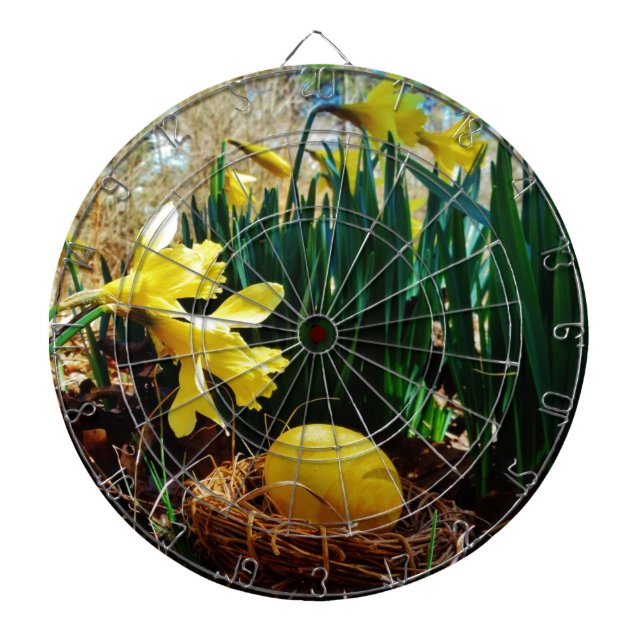 Gelbe Daffodien und ein Gelbes Osterei Dartscheibe (vorne)
