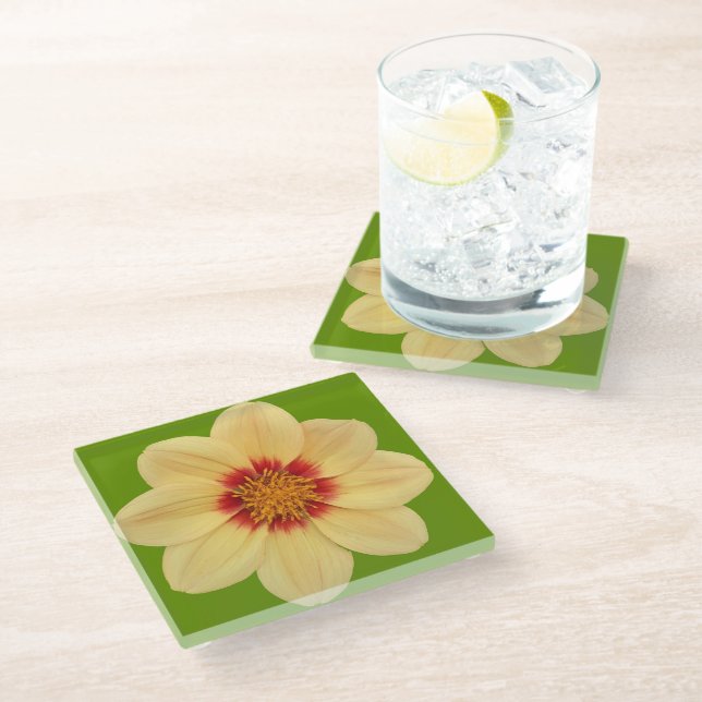 Gelbe Dahlia auf grüner Flora Glasuntersetzer (Schrägansicht)