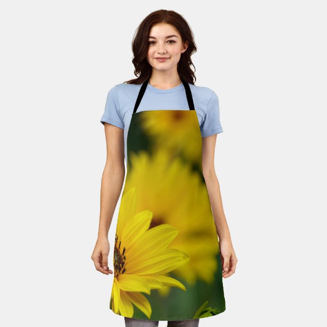 Gelbe Daisy Heleniums über Print-Schürze Schürze (Getragen)