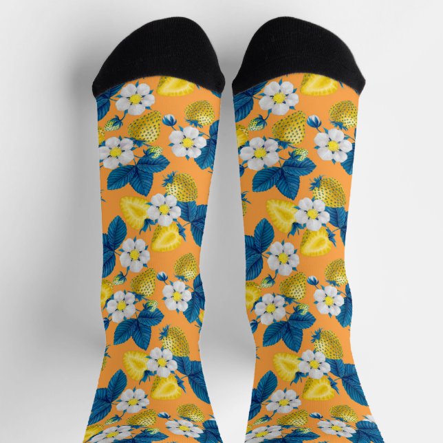 Gelbe Erdbeeren auf Orange Socken (Oben)