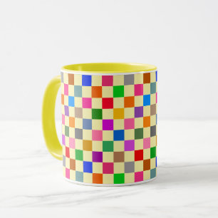 Gelbe farbenfrohe karierte Muster Tasse