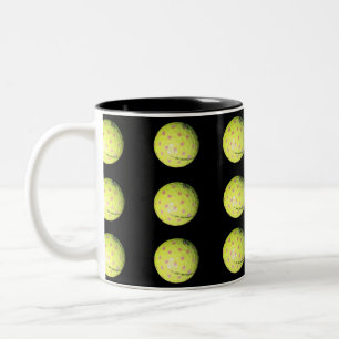 Gelbe Golfbälle auf schwarz, Zweifarbige Tasse