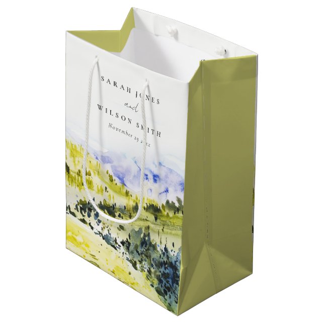 Gelbe grüne Wasserfarbenwelt Hügel Hochzeiten Mittlere Geschenktüte (Vorderseite Schrägansicht)