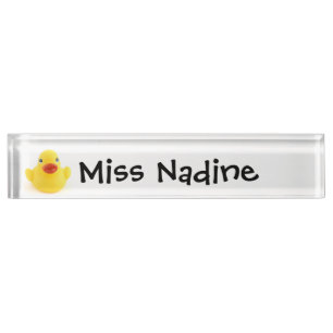 Gelbe Gummiente mit kindischem Text-Namen Namensplakette