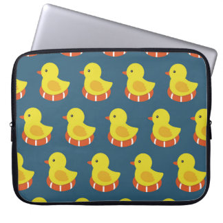Gelbe Gummiente, niedlich, nahtlos. Laptopschutzhülle
