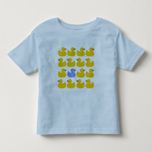 Gelbe Gummienten mit einer blauen Ente Kleinkind T-shirt