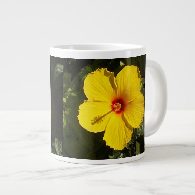 Gelbe Hibiskus Blume Jumbo-Tasse (Vorderseite Rechts)