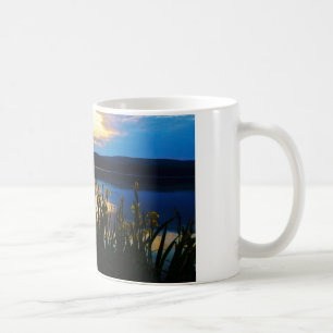 Gelbe Iris am Ufer des Arrowhad-Sees Kaffeetasse