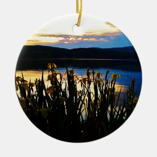 Gelbe Iris am Ufer des Arrowhad-Sees Keramikornament (Vorne)