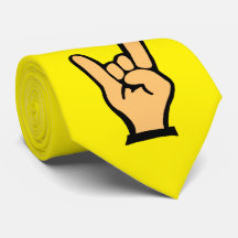 gelbe Krawatte mit einer Rockgeste Hand