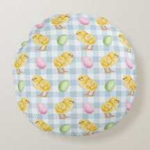 Gelbe Küken und Eier auf blauem Gingham-Muster