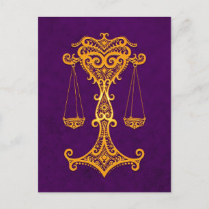 Gelbe Libra Zodiac auf Lila Postkarte
