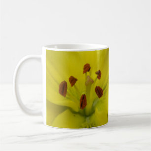 Gelbe Lilienblume Tasse
