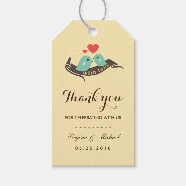 Gelbe Lovebirds mit einem Geschenk für Hochzeitsfe Geschenkanhänger (Vorderseite)
