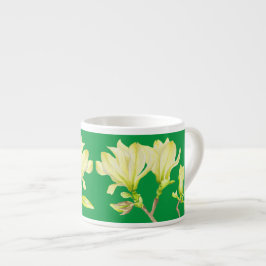 Gelbe Magnolien auf einer Espresso-Tasse Espressotasse